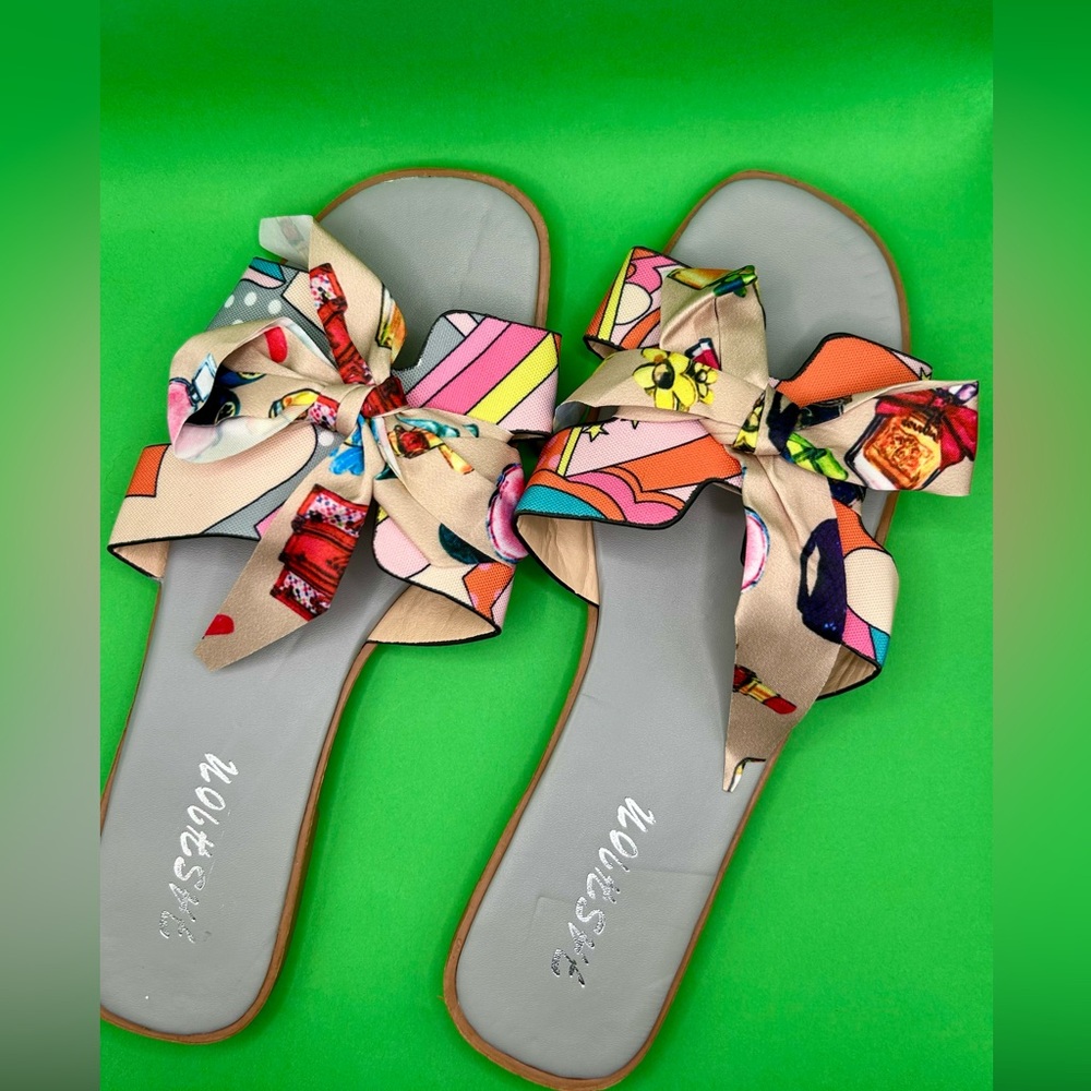 WORSTe Multicolor Bow Slide Mules in Beige & Gray